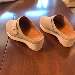 Gentle Souls Clogs by Kenneth Cole, Womens Size 9
